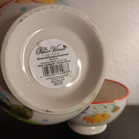 GORGEOUS NEW Pair of Pioneer Woman 6" Bowls. - Picture 8 of 8